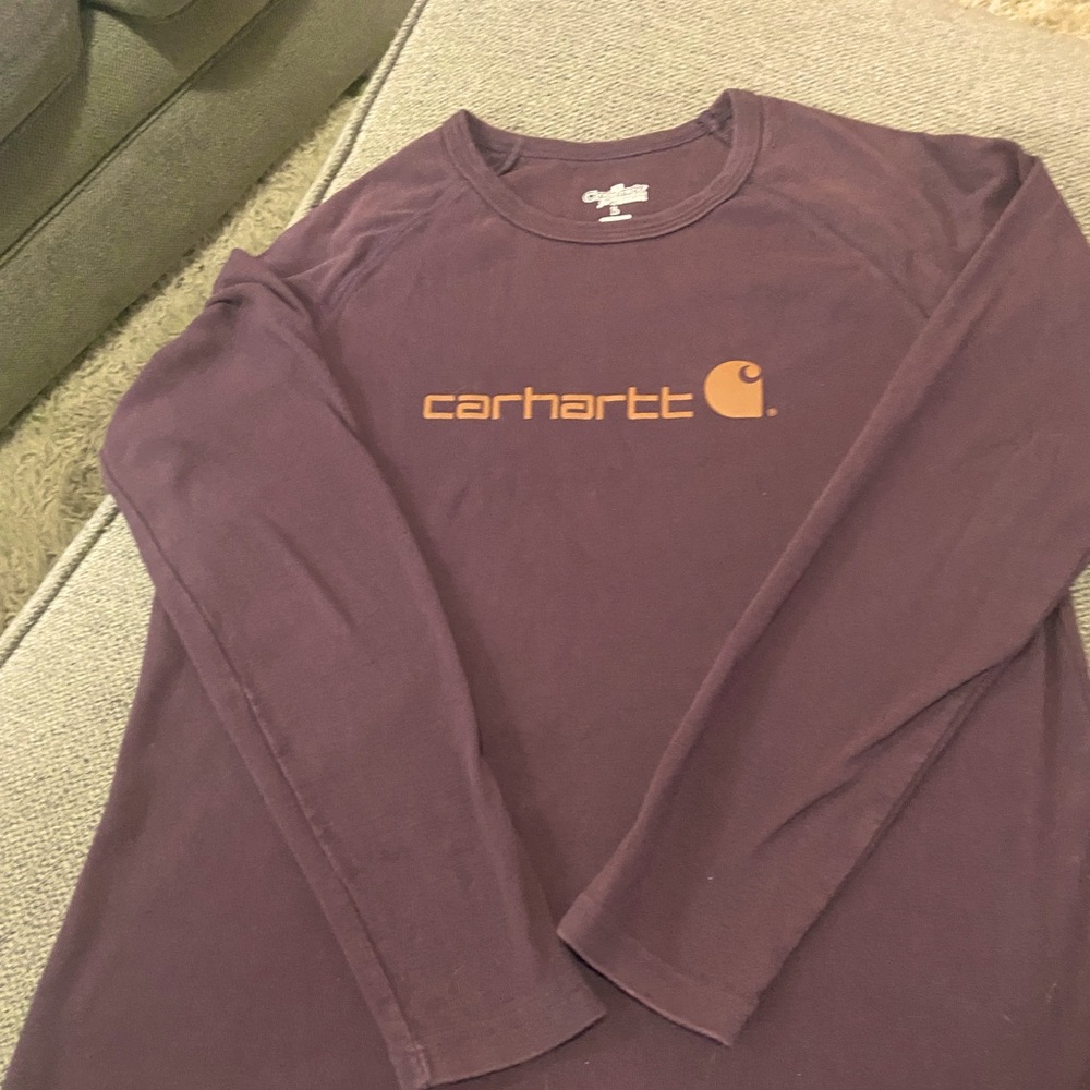 Womans Carhartt burgundy shirt